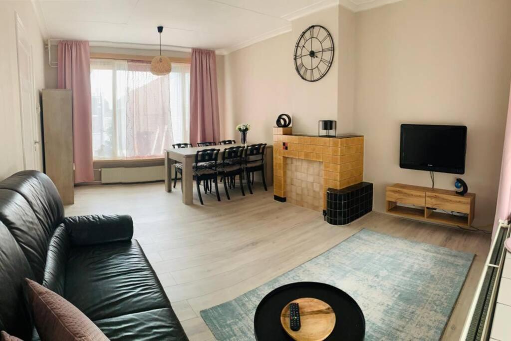 Ferienwohnung Cosy House In The Heart Of The Center! Oostburg Exterior foto